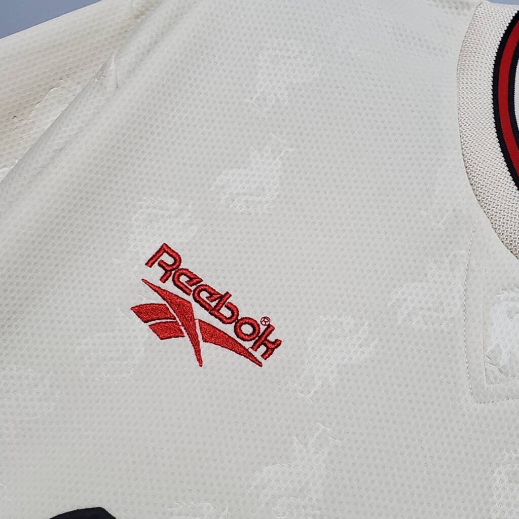 Liverpool Maillot Rétro 96/97 – Image 8