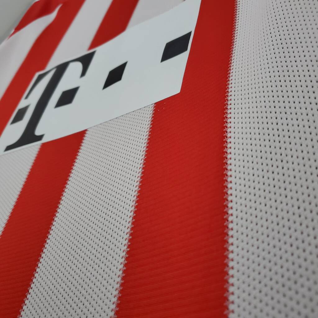 Bayern Munich Maillot Rétro 10/11 – Image 3